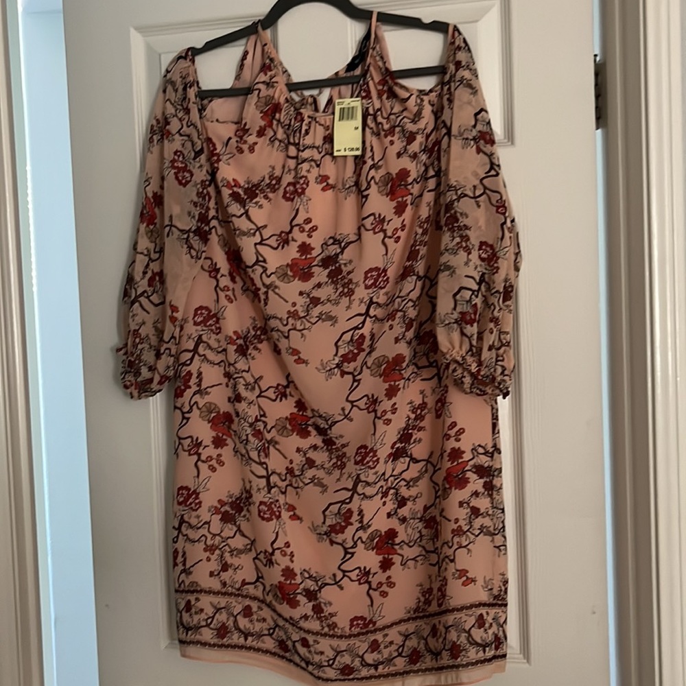 Max Edition Peach Floral Print Cold Shoulder Dress. Size M. NWT!